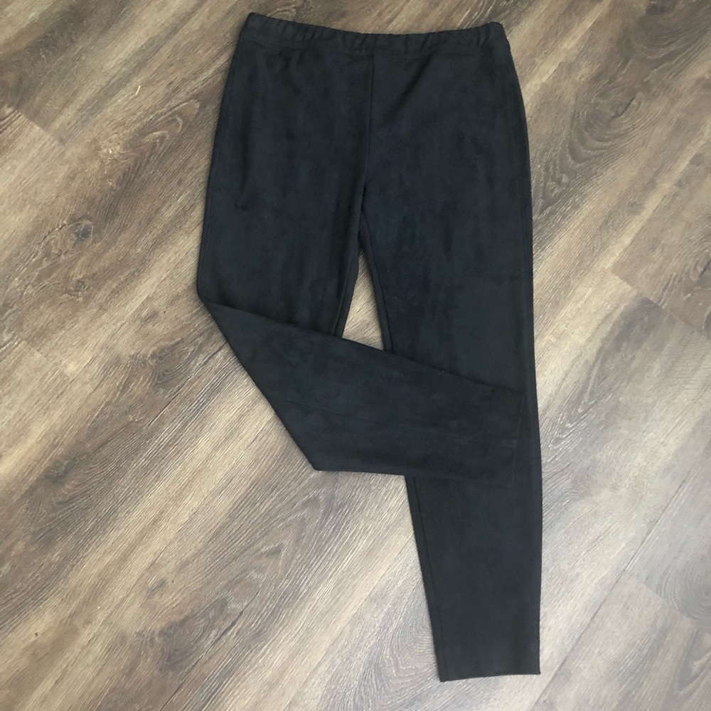 Beautiful perfect fit leggings. Black. New!